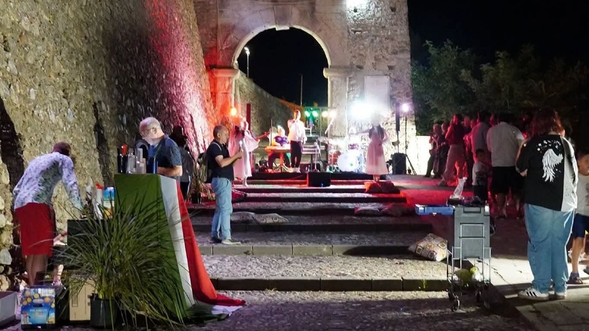 Paola si veste di tricolore: questa sera musica, arte e spettacolo nel cuore della città - Foto Uff. Stampa Comune di Paola 