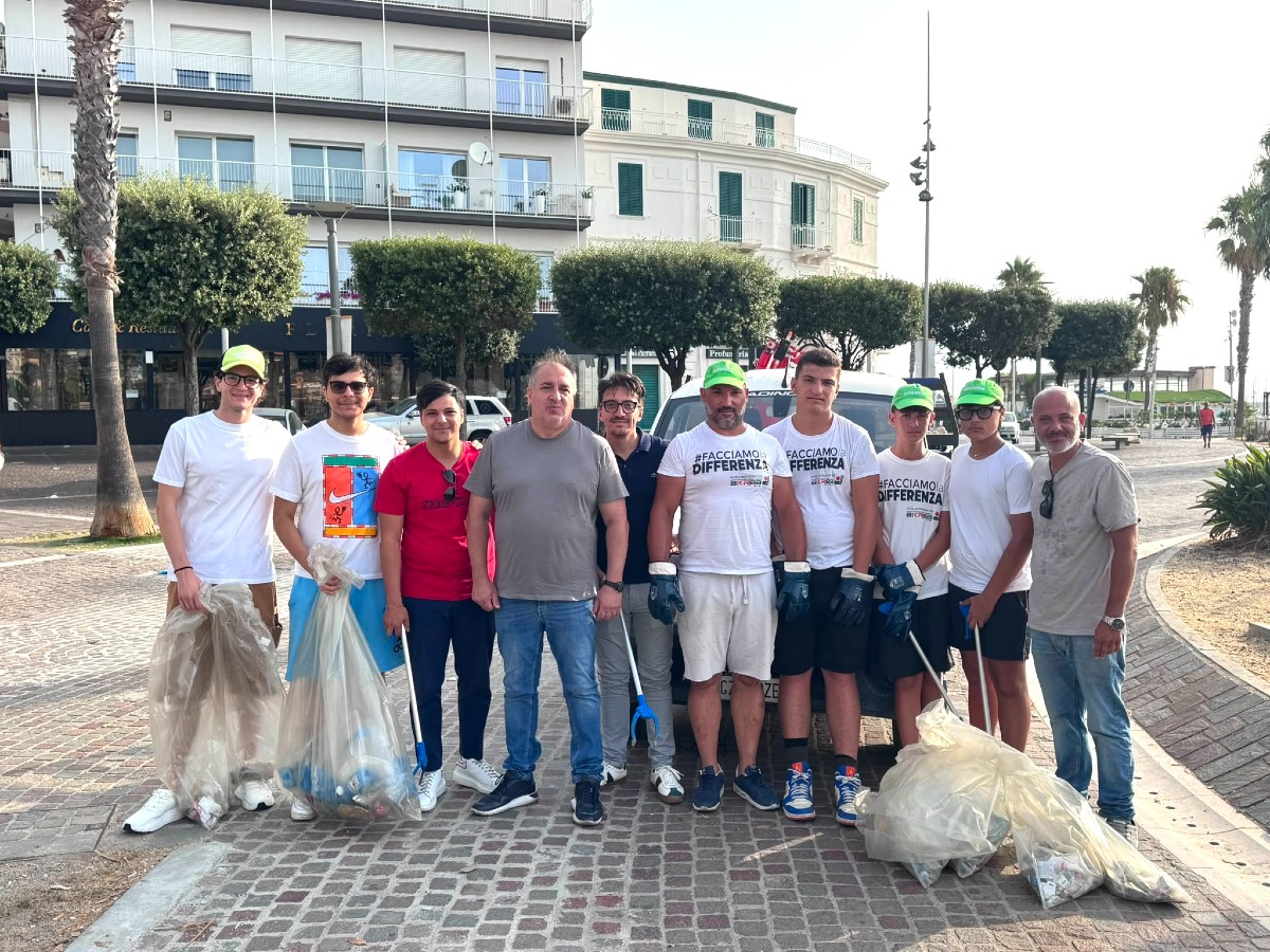 Crotone, il Rotaract ripulisce il lungomare: giovani in campo per l'ambiente -  Foto Uff. Stampa Rotaract Crotone 