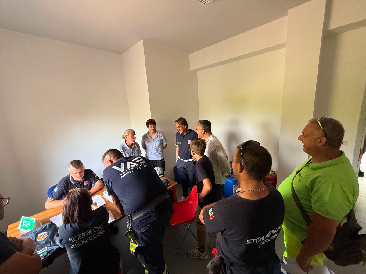 Incendi, a Cassano All'Ionio arriva la colonna mobile della Protezione Civile del Veneto - Foto Uff. Stampa Comune di Cassano allo Ionio 