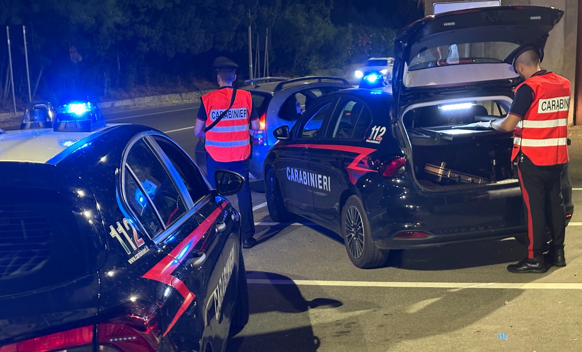 SS106 e movida estiva sotto controllo: sanzioni per sorpassi pericolosi e un'auto sequestrata - Foto Uff. Stampa Carabinieri