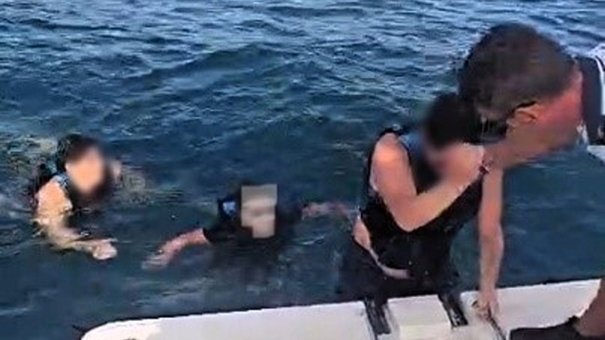 Crotone - Quattro persone salvate in mare dalla Guardia Costiera davanti al Porto Vecchio - Foto Uff. Stampa Capitaneria di Porto