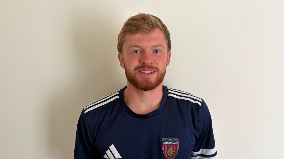 Cosenza, rinforzo a centrocampo: arriva in prestito l'irlandese Edward McJannet - Foto Uff. Stampa Cosenza Calcio