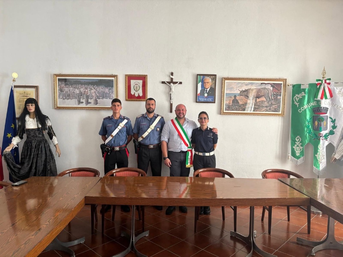 Il Comune di Carfizzi dà il benvenuto al nuovo Carabiniere della Stazione di San Nicola dell’Alto - Foto: Uff. Stampa Comune di Carfizzi