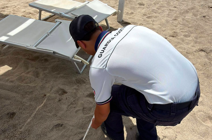 Cirò Marina - Occupati abusivamente 673 mq di spiaggia - Foto: Ufficio stampa Capitaneria di porto
