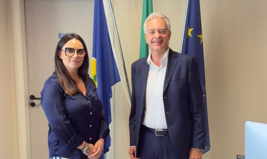 Crotone - Confronto tra Comune e Regione su agricoltura e aree svantaggiate - Foto: Assessore comunale Giovanna Lamanna - Assessore regionale Gianluca Gallo.