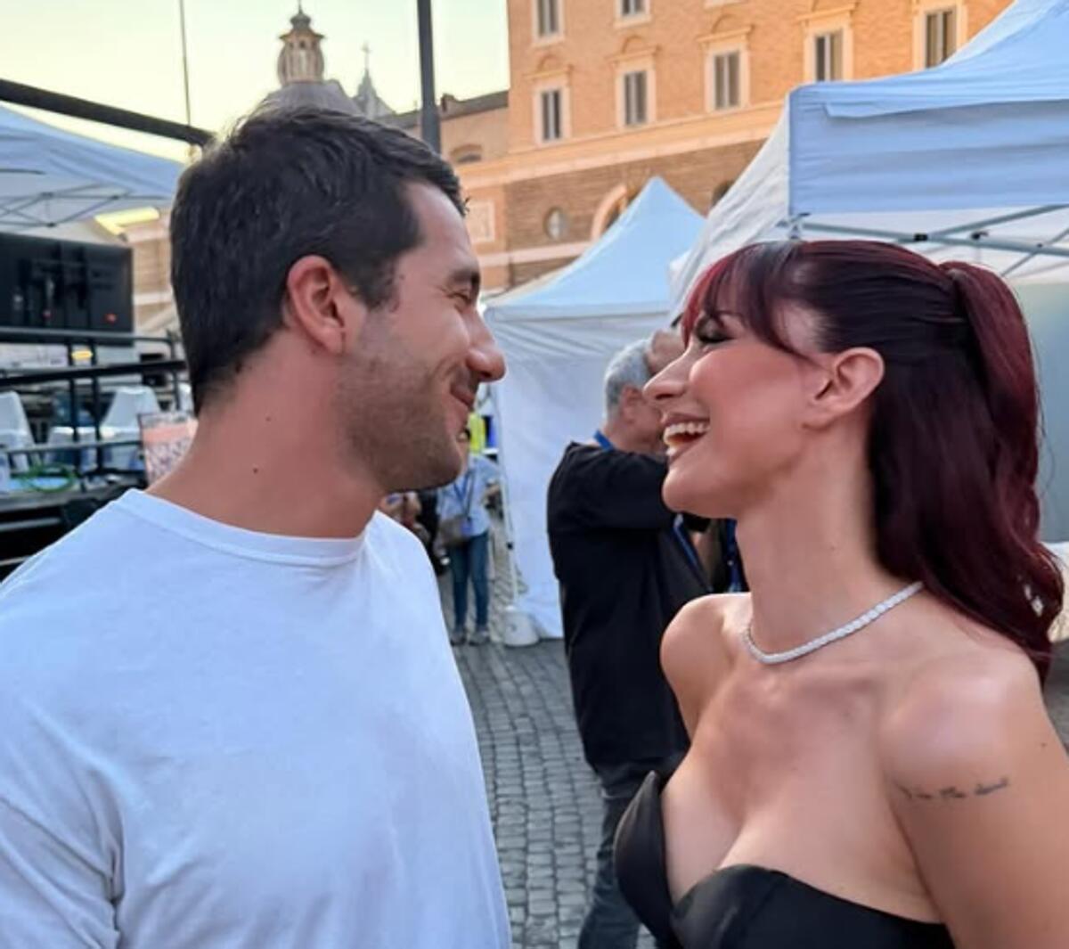 Andrea Delogu, il suo cuore batte per Alessandro Marziali: primo selfie di coppia - 