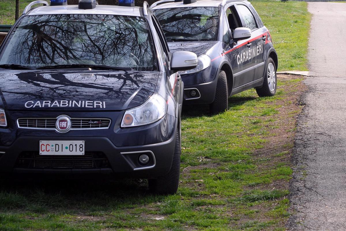 Spara ai ladri durante tentato furto, custode azienda denunciato: aveva porto d'armi scaduto - 