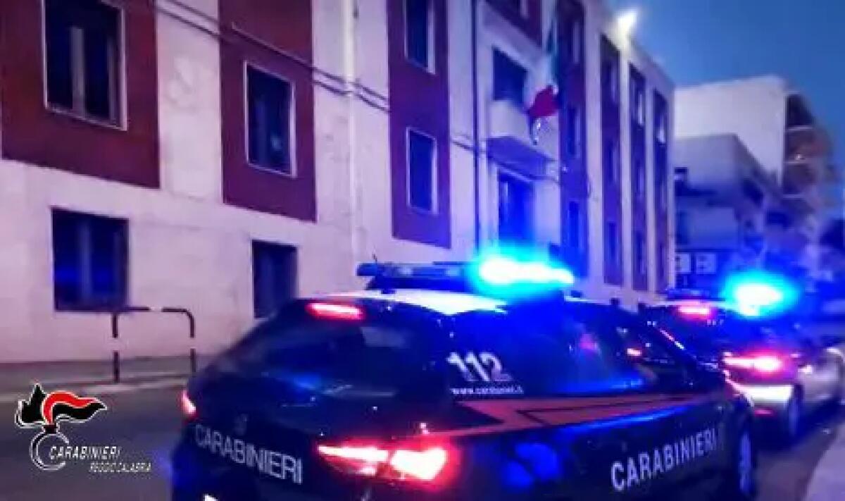 Inseguimento nella notte a Reggio Calabria, due giovani arrestati dopo la fuga pericolosa - 