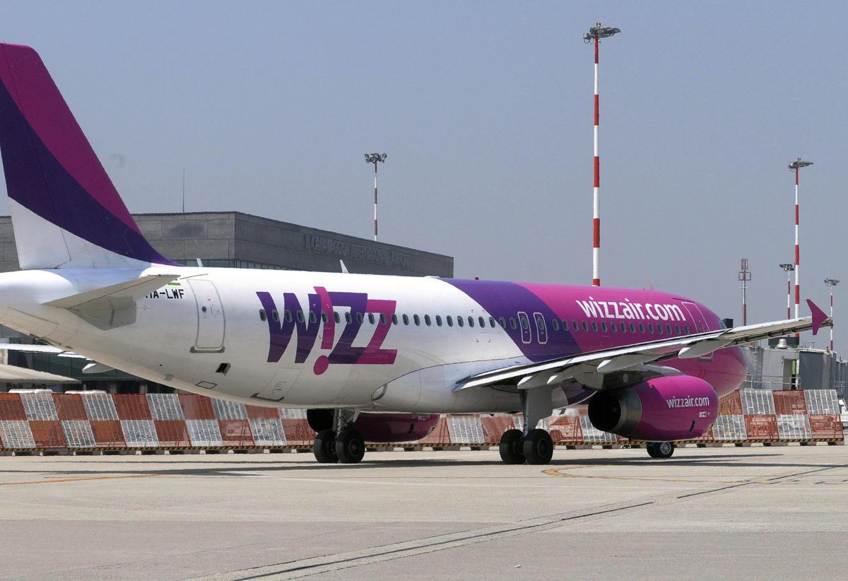 Volo Wizz Air per Atene, il Boeing decolla a due secondi dal disastro: svelato l’errore dei piloti a Luton - 