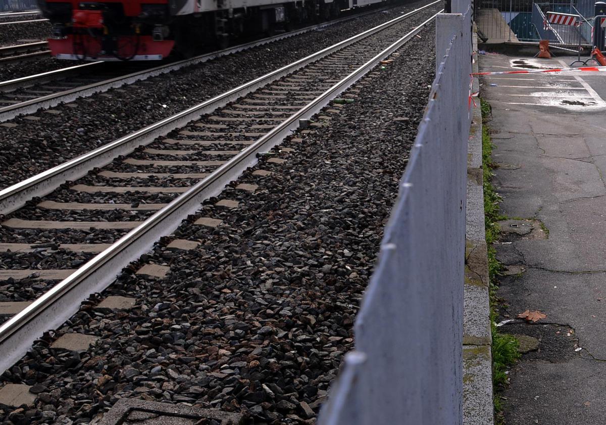 Operaio scivola sui binari, travolto e ucciso da treno a San Giorgio di Nogaro - 