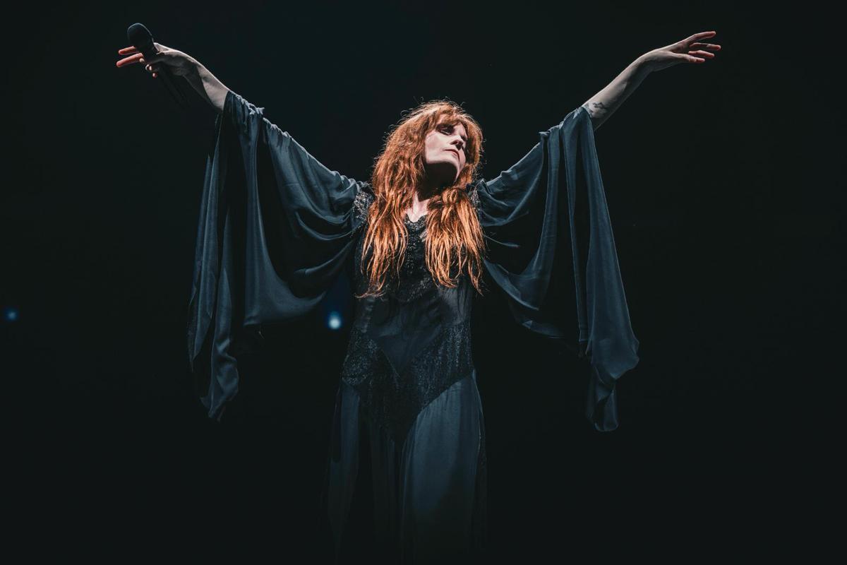 Florence and The Machine, a Milano il sogno (goth) di una notte di mezza estate - 