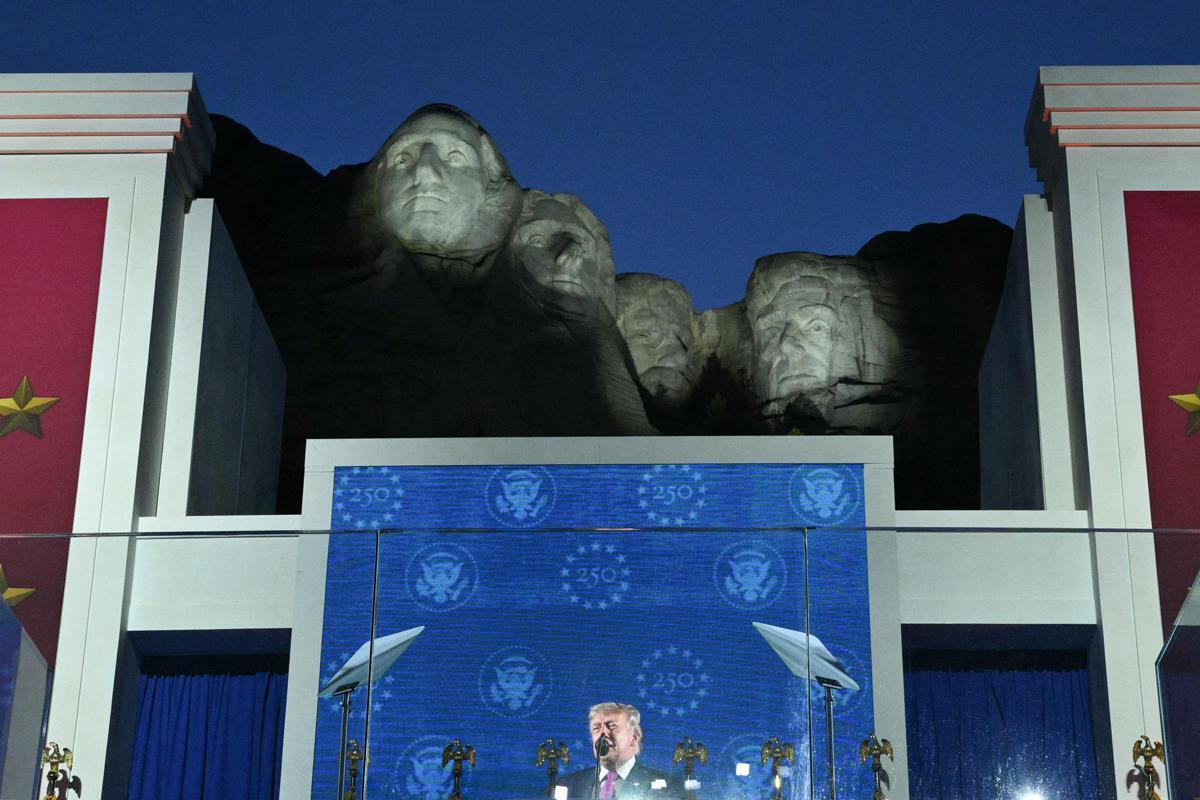 Trump, 4 luglio sul Monte Rushmore: "Identità Usa sotto attacco, torna minaccia comunista" - 