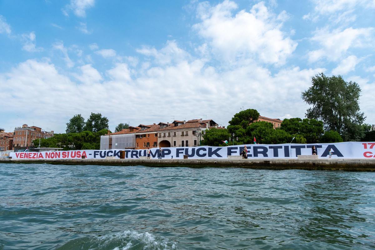 Venezia, scontri tra polizia e manifestanti che volevano raggiungere lo yacht di Fertitta - 