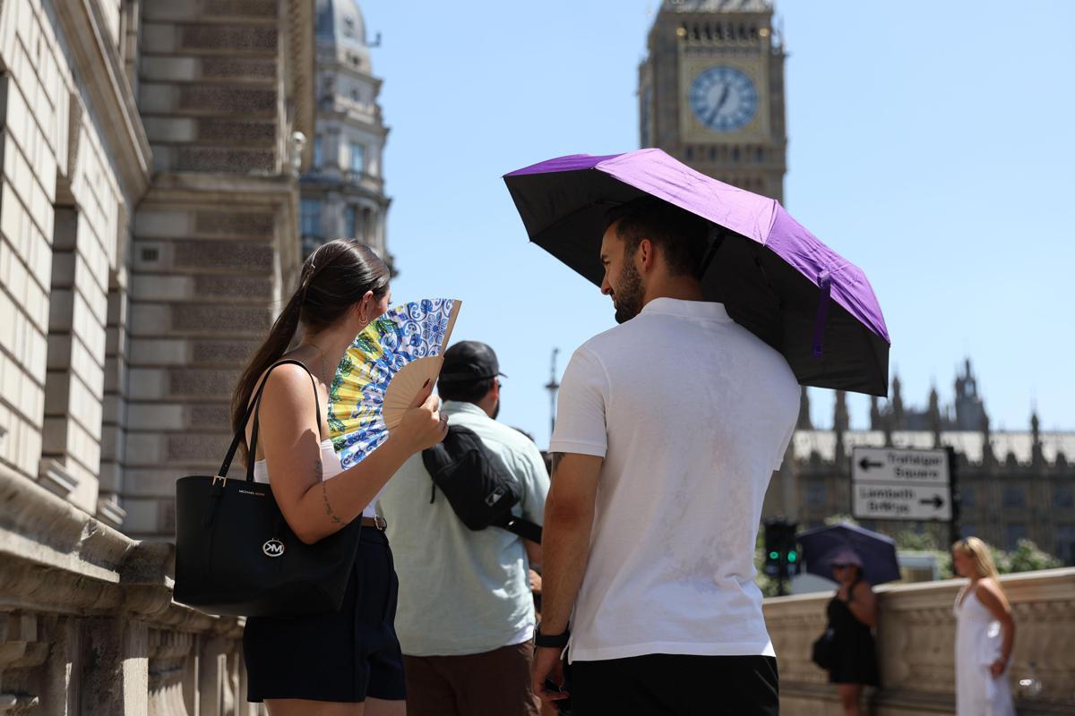 Regno Unito, caldo e siccità record: Londra teme gli incendi, temperature fino a 35 gradi - 