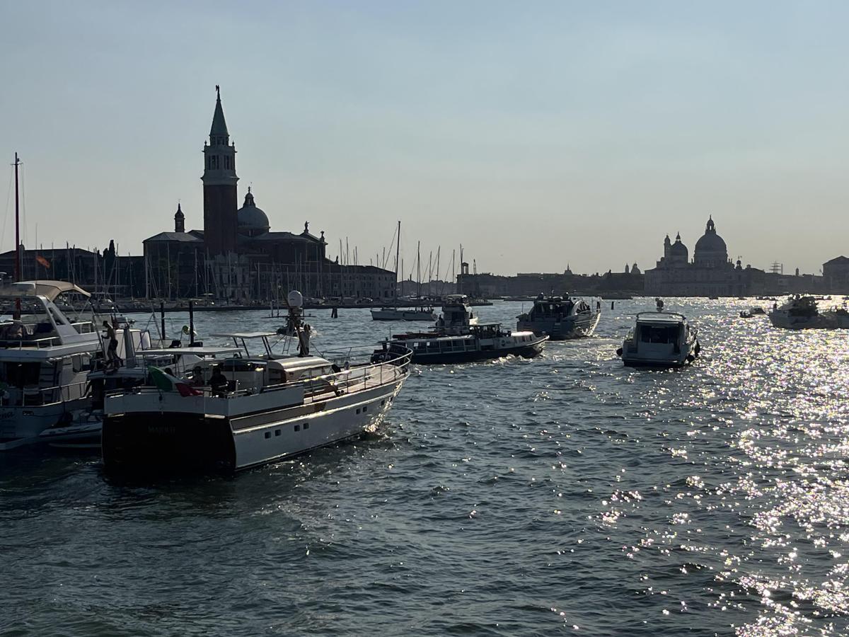 Venezia, da Gift Solutions un impianto fotovoltaico per ripulire la laguna da microplastiche - 