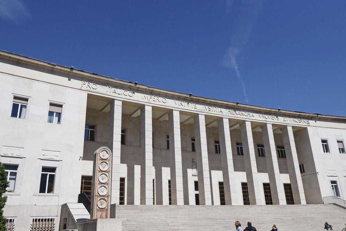 Bolzano, crollato il tetto del tribunale: aperta inchiesta per crollo colposo - 