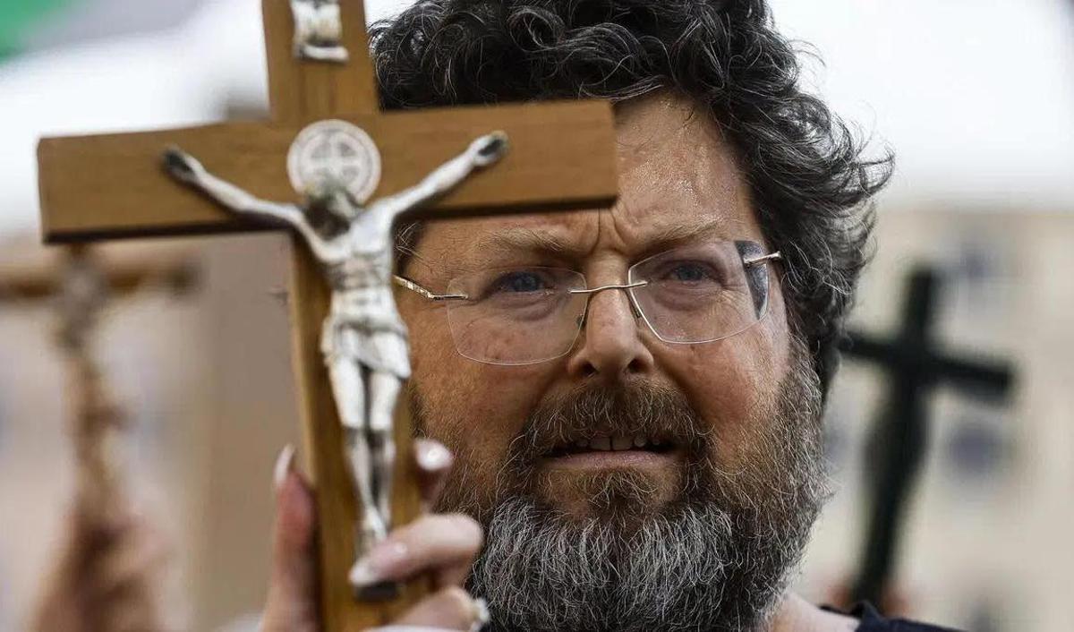 Mario Adinolfi arrestato a Roma per truffa ed evasione fiscale - 