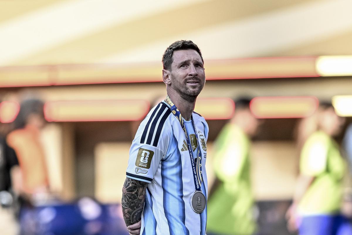"L'Argentina ha vinto i Mondiali", lo scherzo del pilota ai passeggeri in volo - Video - 