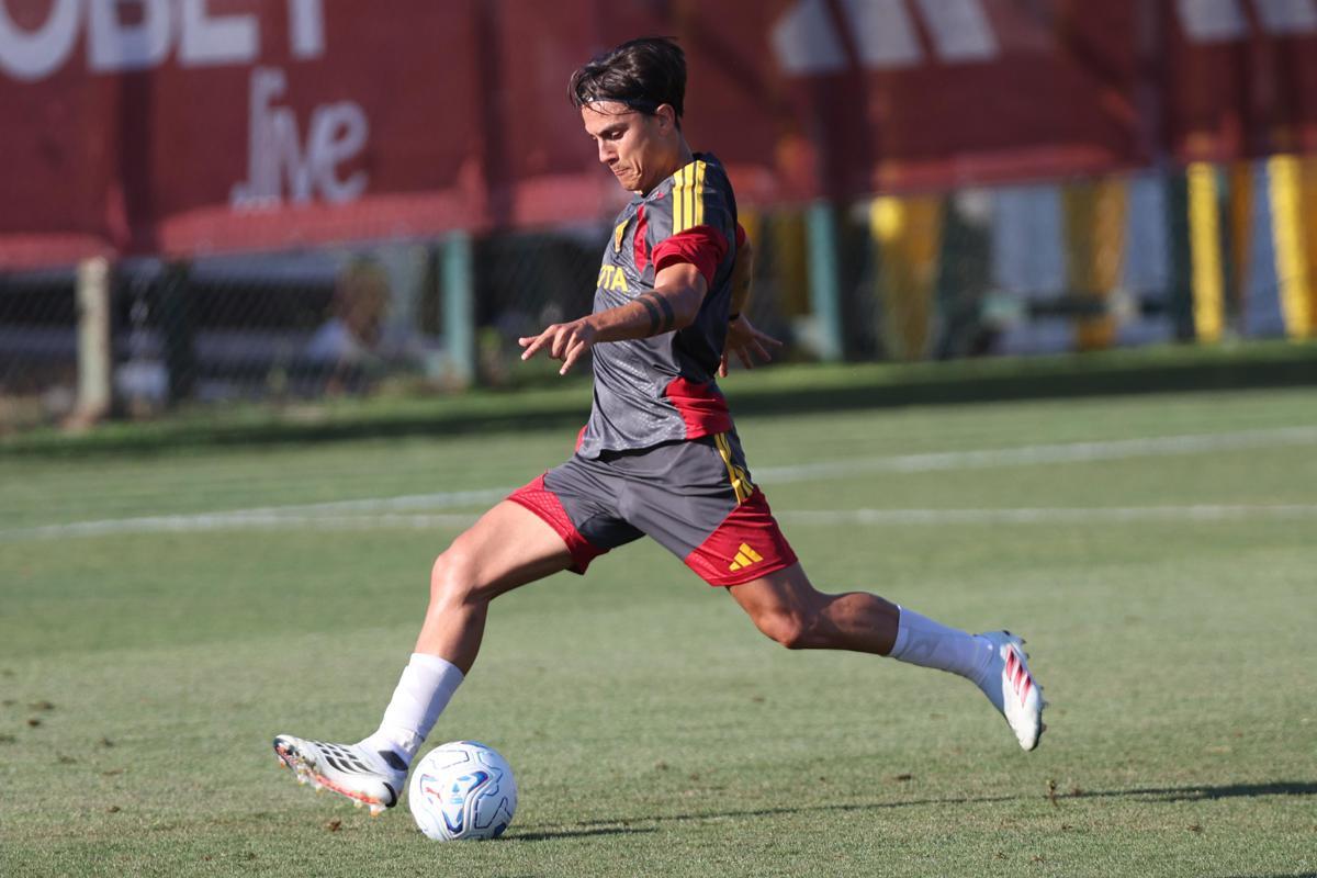 Cannes-Roma 3-3, non basta la doppietta di Dybala e il gol di Malen, espulso Wesley - 