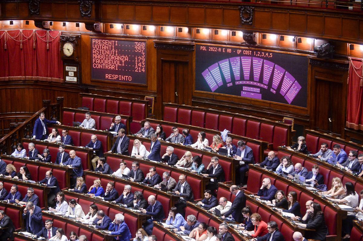 Legge elettorale, via libera alla Camera. Proteste in aula prima del voto, Schlein: "Maggioranza è un colabrodo" - 