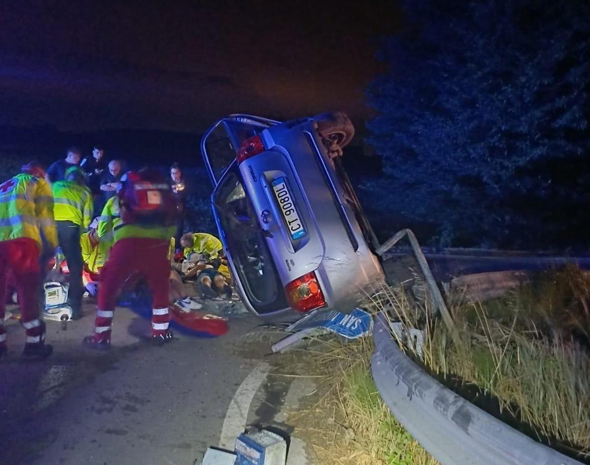 Auto fuori strada nel Mantovano, morto 38enne: gravi i figli di 5 e 10 anni - 