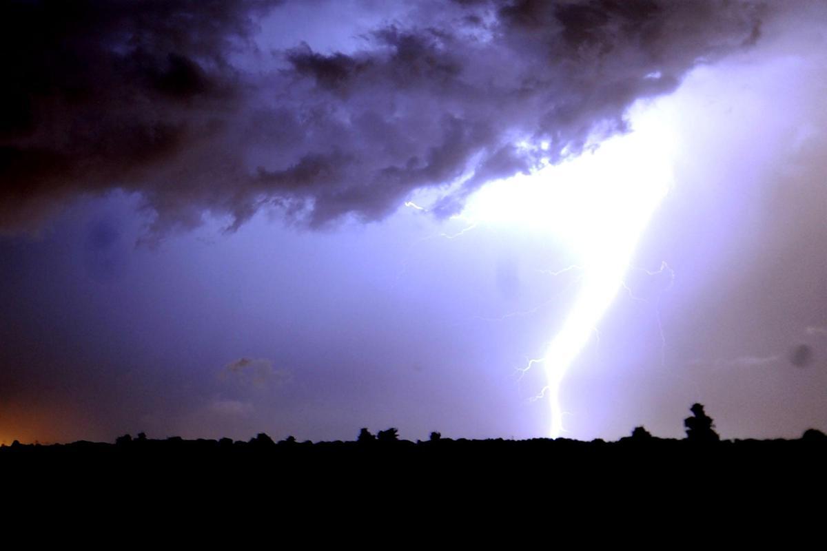 Maltempo e forti temporali al Nord, scatta allerta gialla in due regioni - 