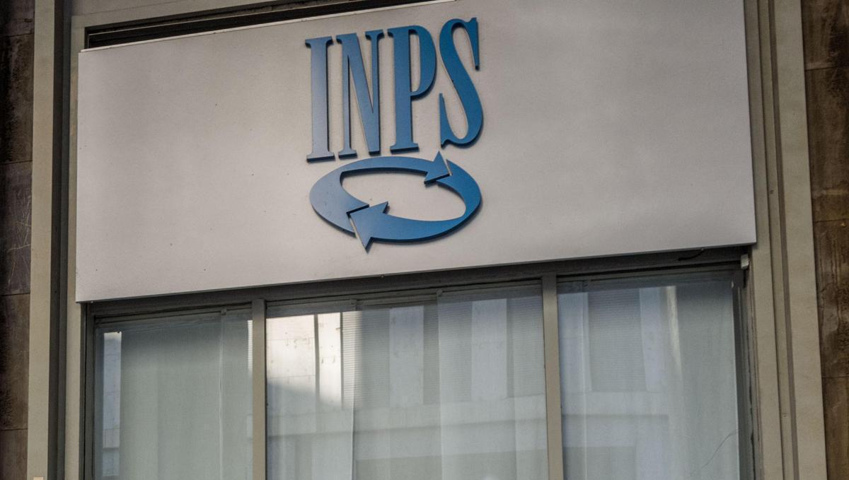 Inps, il rapporto: sale età pensionamento, donne con 6 anni di contributi in meno - 