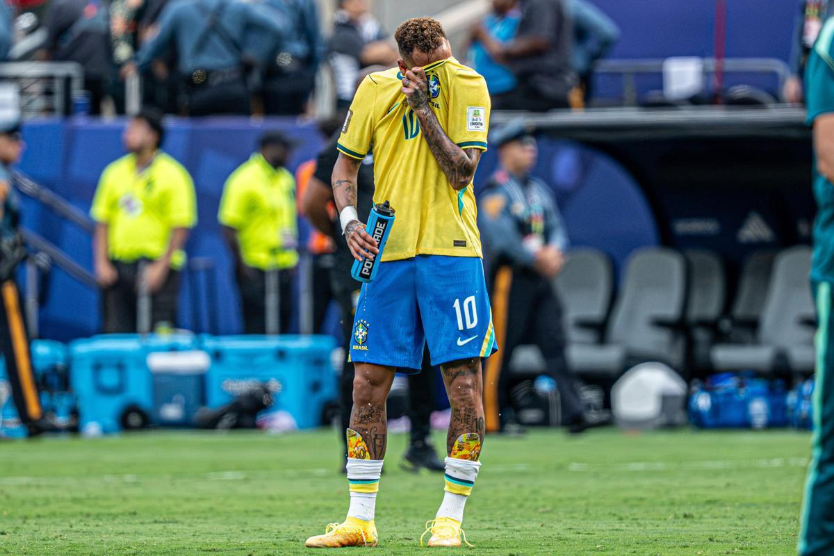 Brasile eliminato, Neymar in lacrime dice addio alla selecao: "Finisce qui" - 