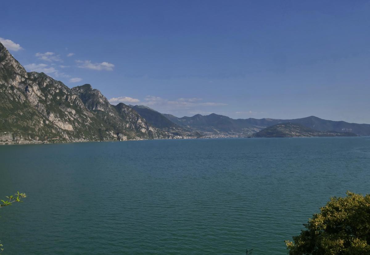 Lago di Garda, si tuffa per salvare ragazzo e non riemerge - 