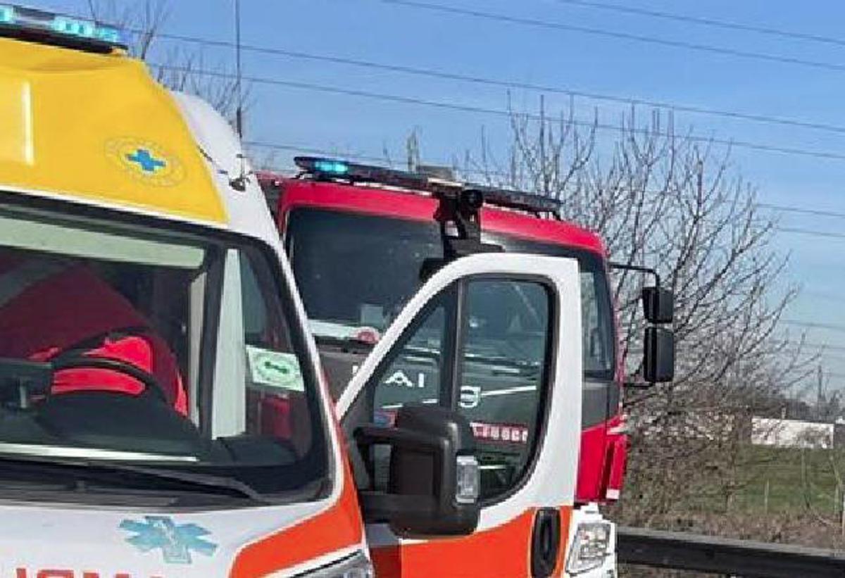 Frontale tra auto a Cesenatico, un morto e due feriti sulla statale Adriatica - 