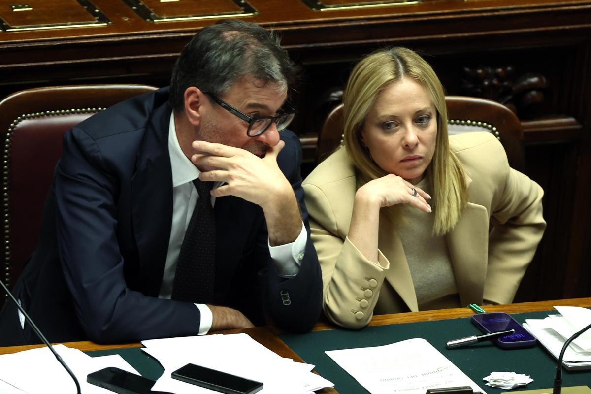 Caro carburanti, vertice Meloni-Giorgetti: ipotesi accise mobili - 
