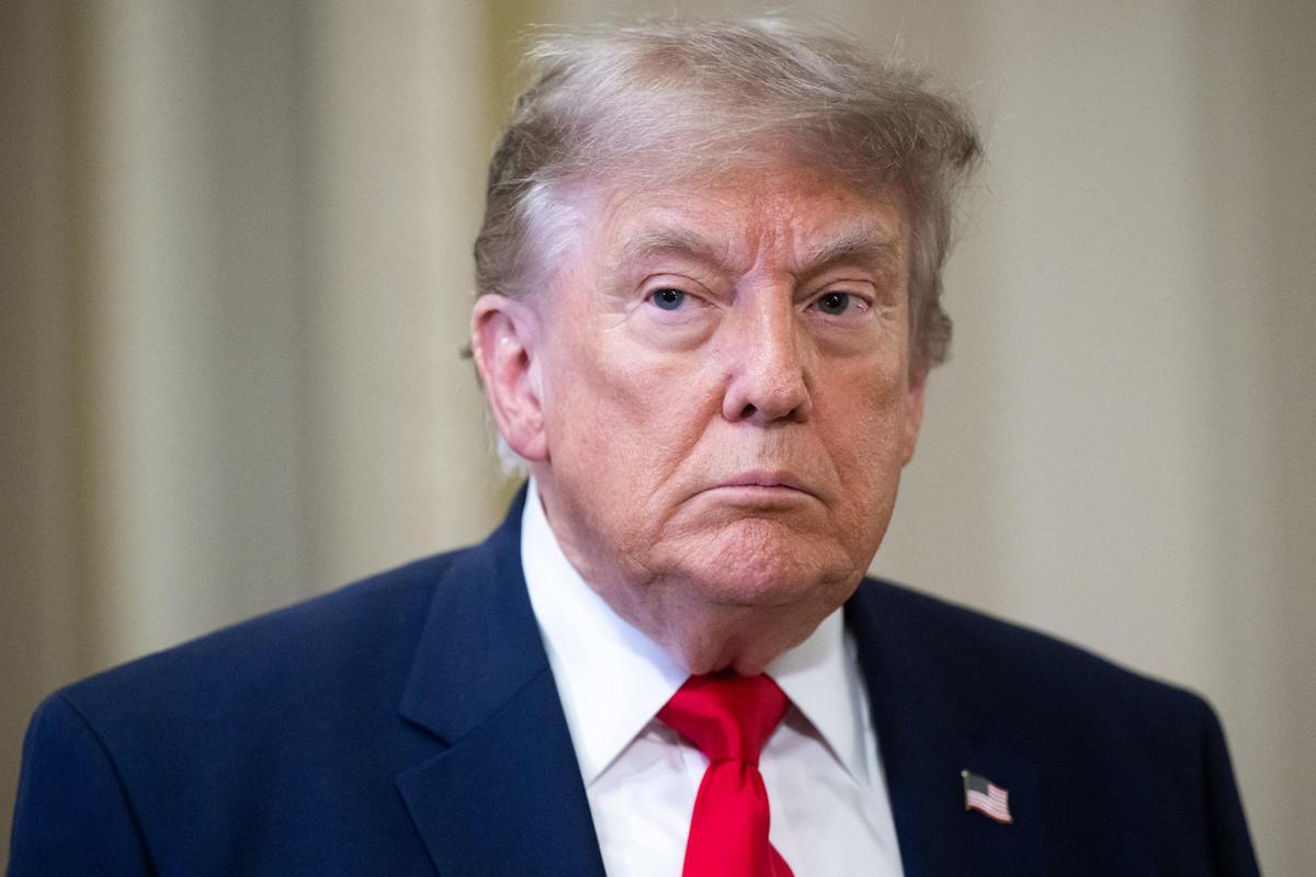 Iran, milioni ai funerali di Khamenei. Trump: "Colpendo potremmo farli fuori tutti" - 