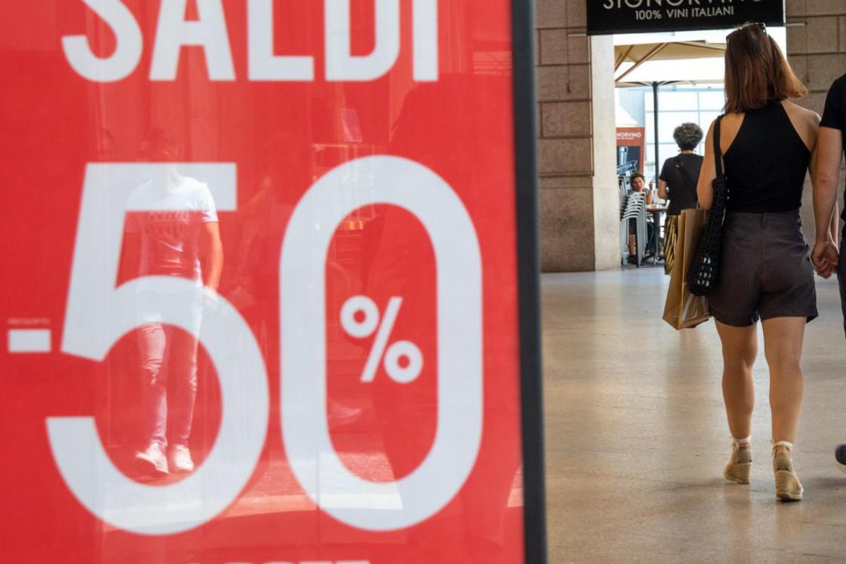 Saldi, sabato al via in quasi tutta Italia ma ribassi già iniziati - 