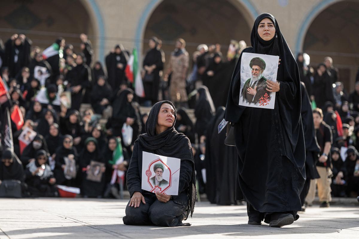Iran-Usa, colloqui in pausa per i funerali di Khamenei: attese milioni di persone - 