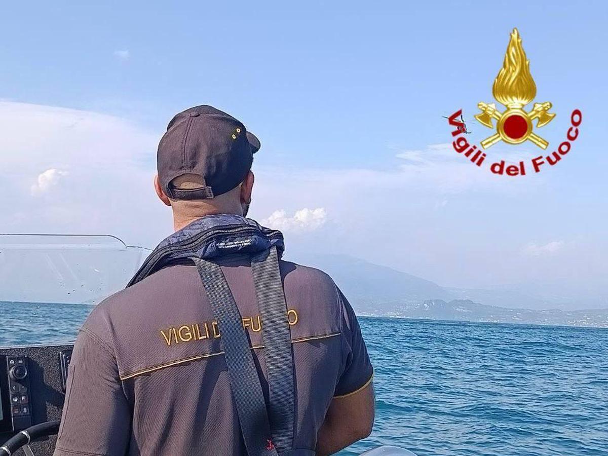 Lago di Garda, ancora senza esito le ricerche del giovane che ha salvato un bimbo inglese di 7 anni - 