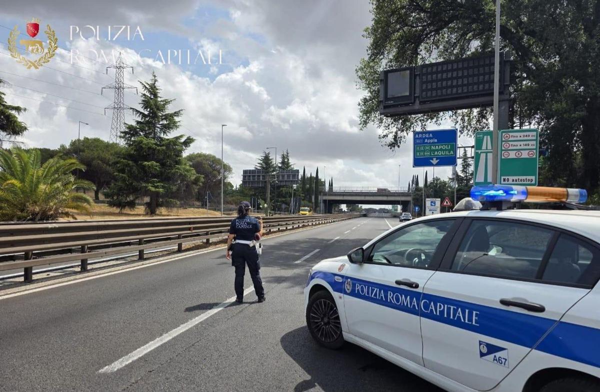 Incendio a via Laurentina, chiuso il Grande Raccordo Anulare nel pomeriggio - 
