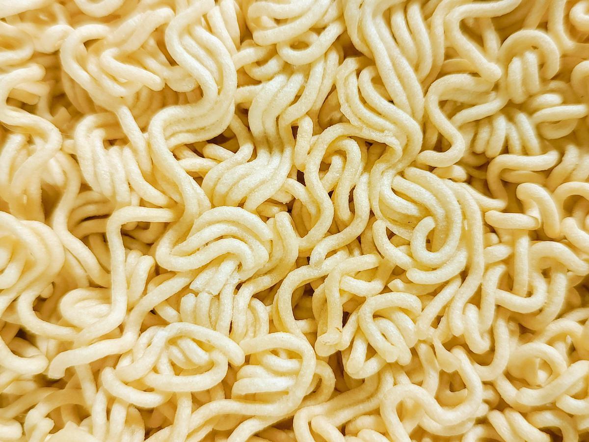 Salmonella, focolaio in Europa: a causarlo forse noodles aromatizzati - 