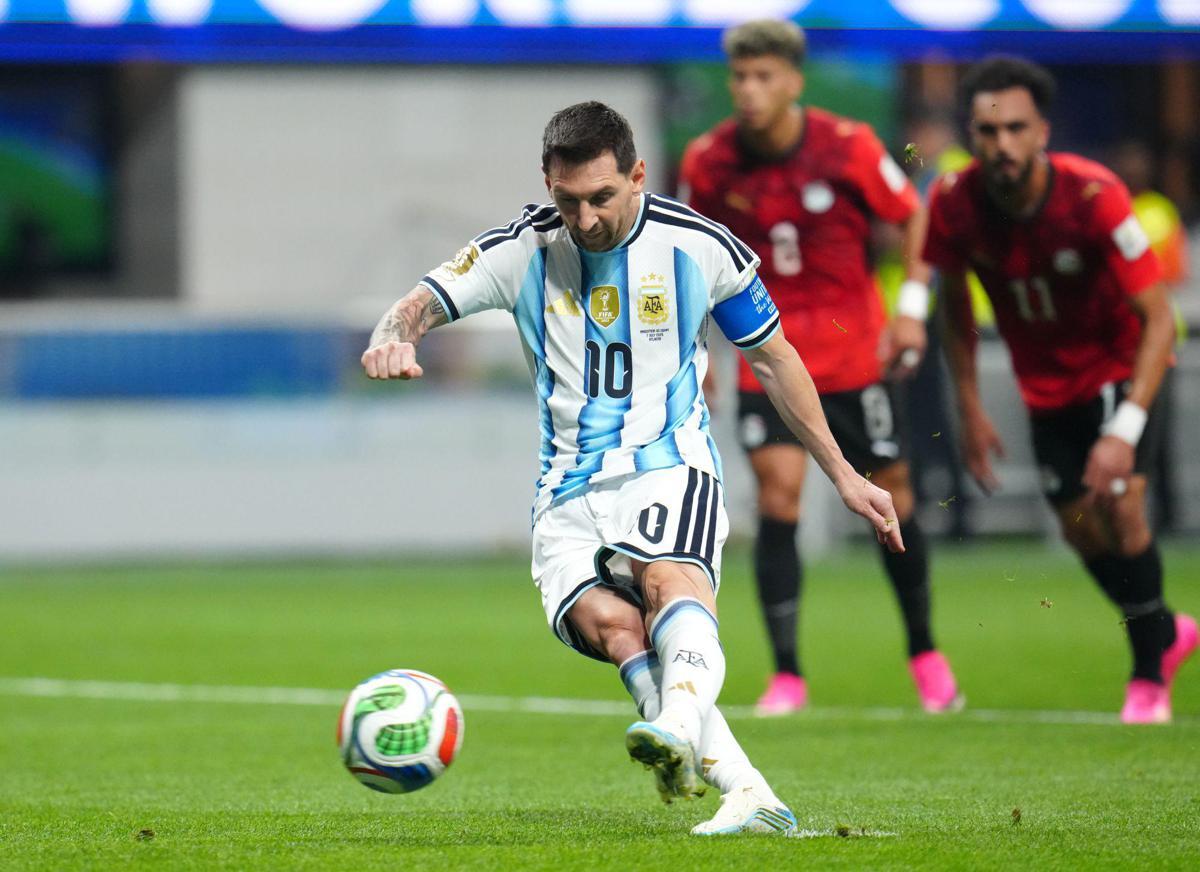 Argentina, choc Messi contro Egitto: sbaglia rigore e centra il palo su punizione - 