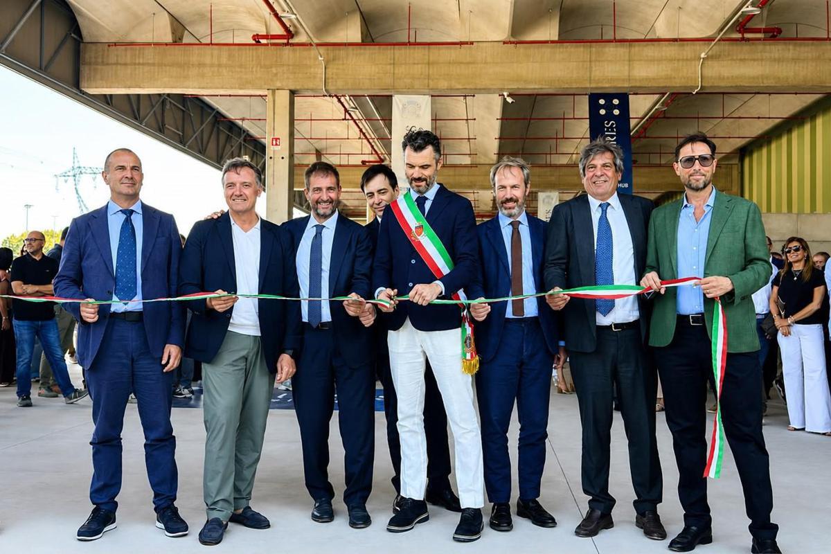 A Prato nasce 'Textile Hub', AI e innovazione per il recupero dei rifiuti tessili - 