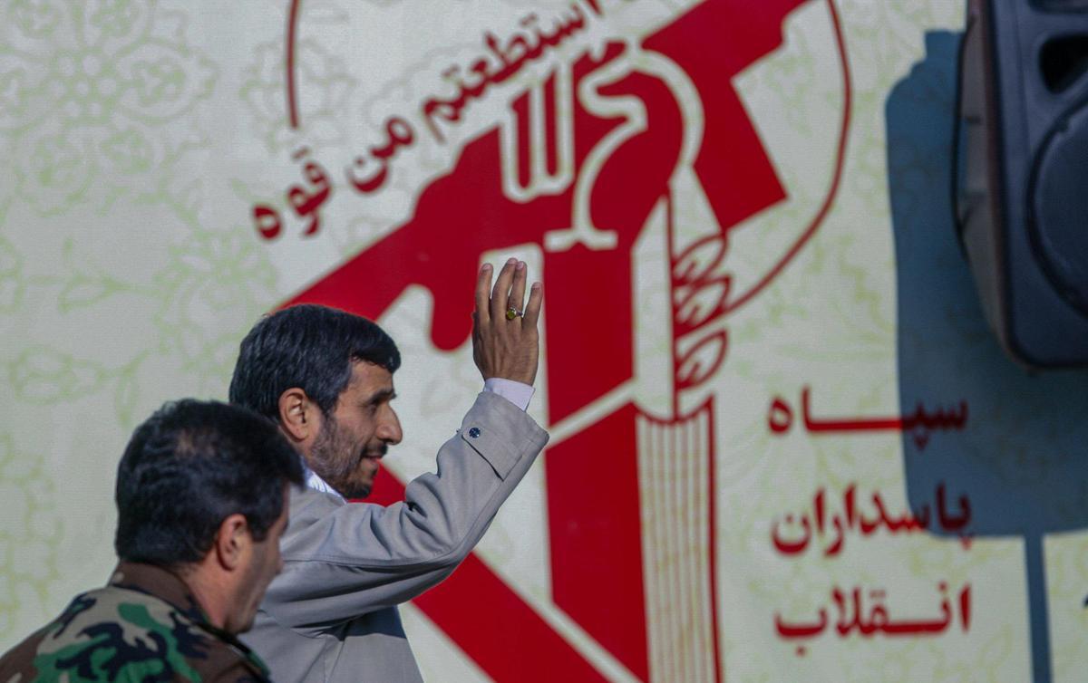 "Incontri segreti del Mossad con Ahmadinejad", il piano di Israele per il cambio di regime in Iran - 