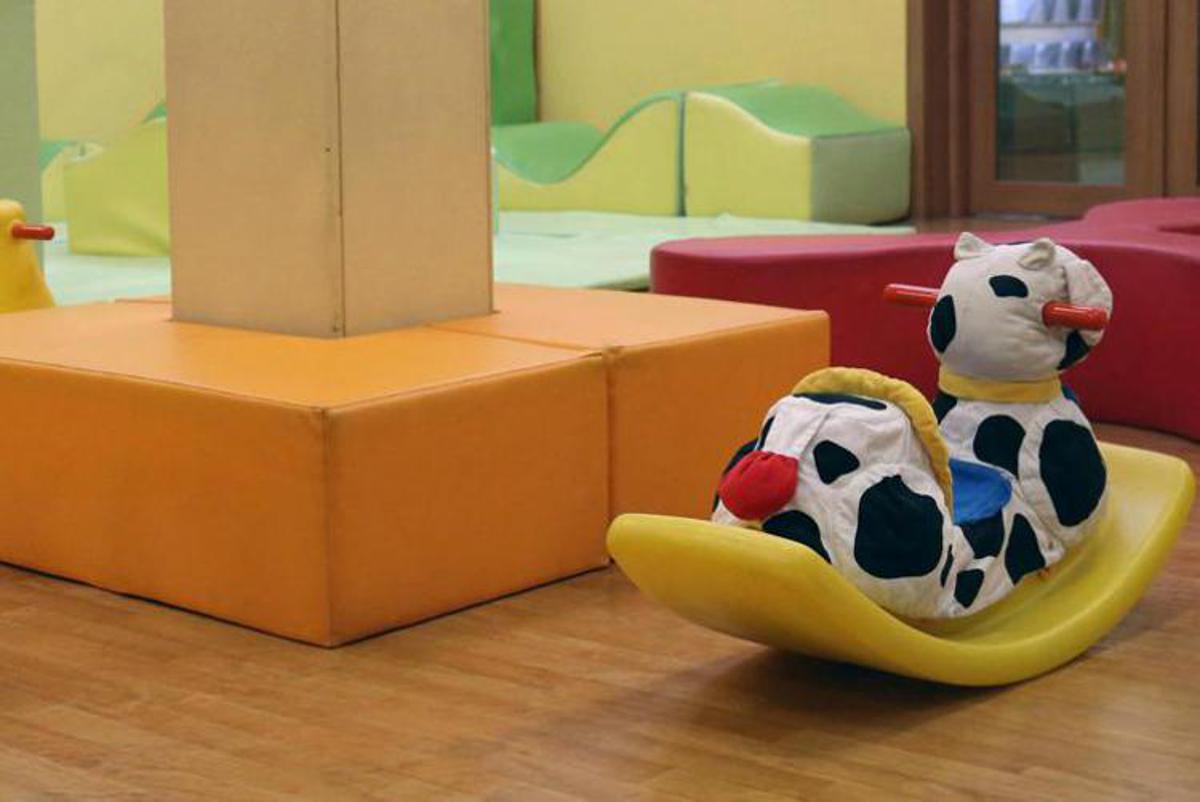 Ancona, bimbi picchiati e chiusi in bagno al buio: arrestate due educatrici in scuola infanzia - 