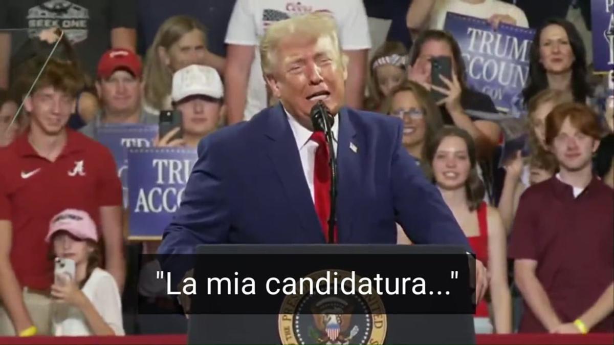 Trump e lo scherzo al comizio: "Annuncio la mia candidatura..." - Video - 