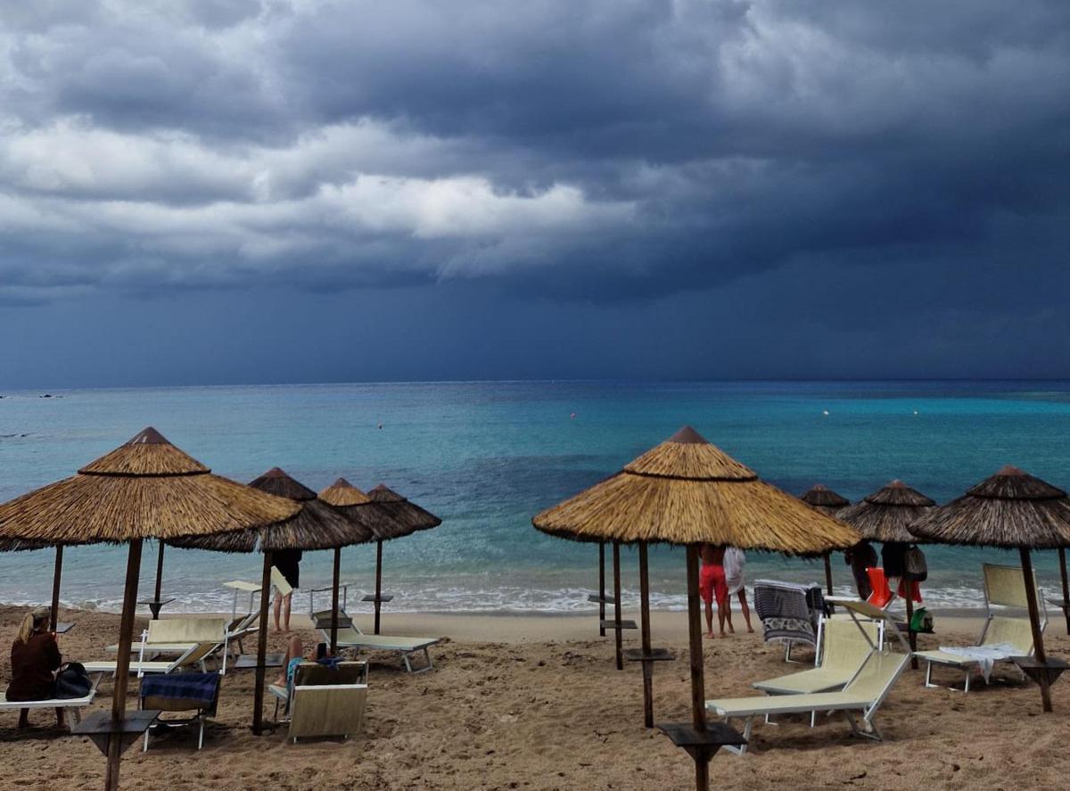 Arriva il ribaltone termico, ultima fiammata poi giù le temperature: le previsioni meteo - 