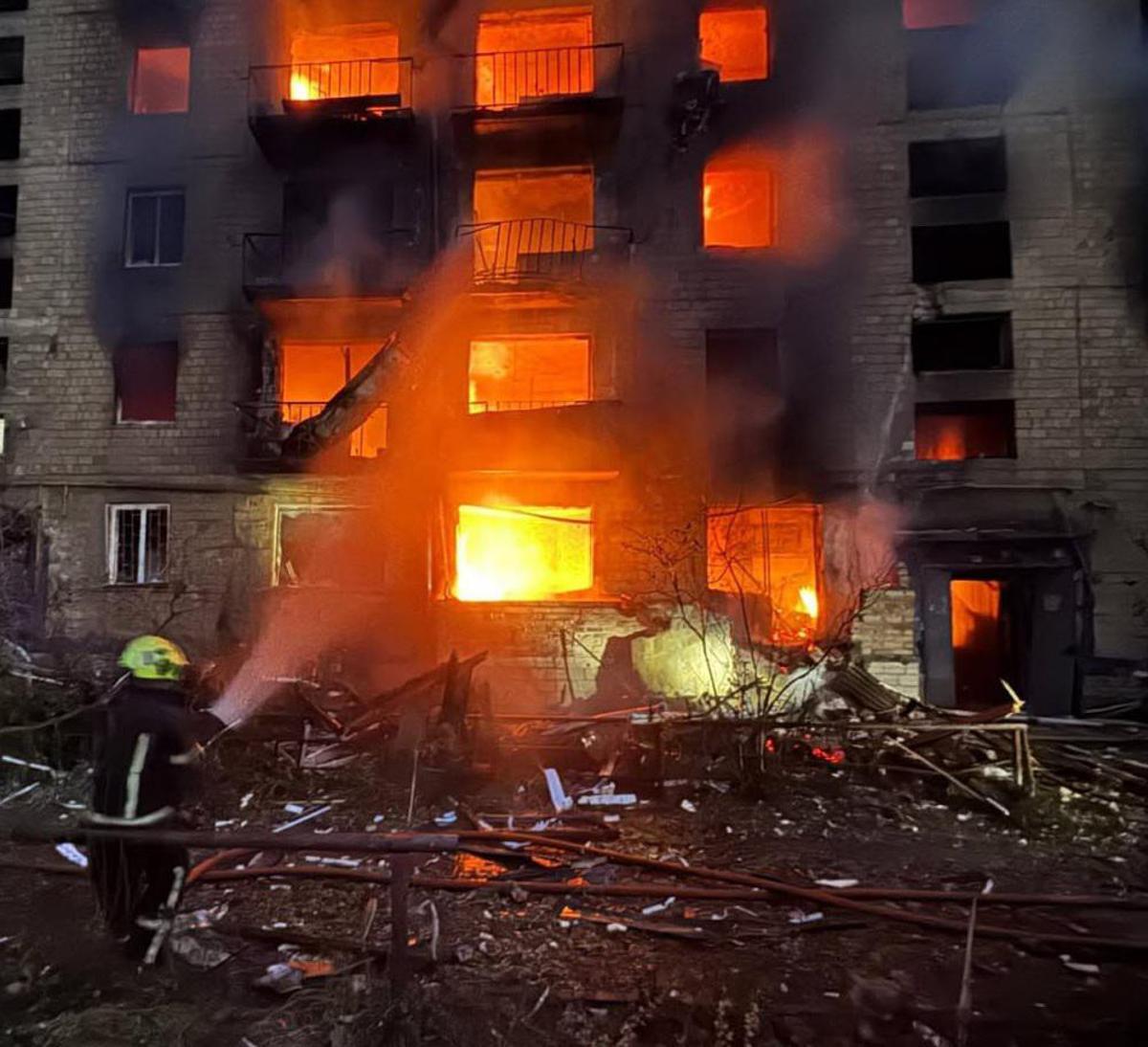 Ucraina, Russia attacca Kiev con missili e droni: 8 morti - 