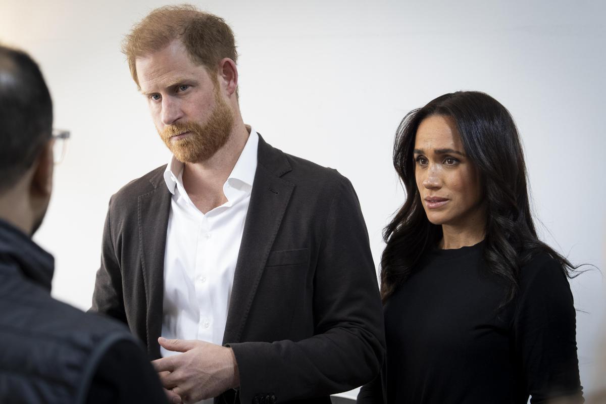 Meghan Markle raggiunge Harry in Gb, ma non apparirà in pubblico: la decisione - 