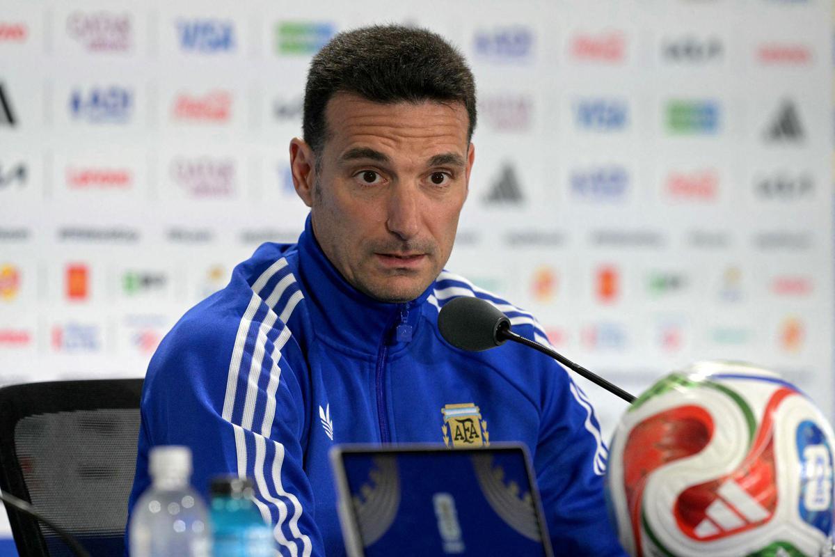 Argentina, Scaloni spegne polemiche prima dell'Inghilterra: "È solo una partita" - 
