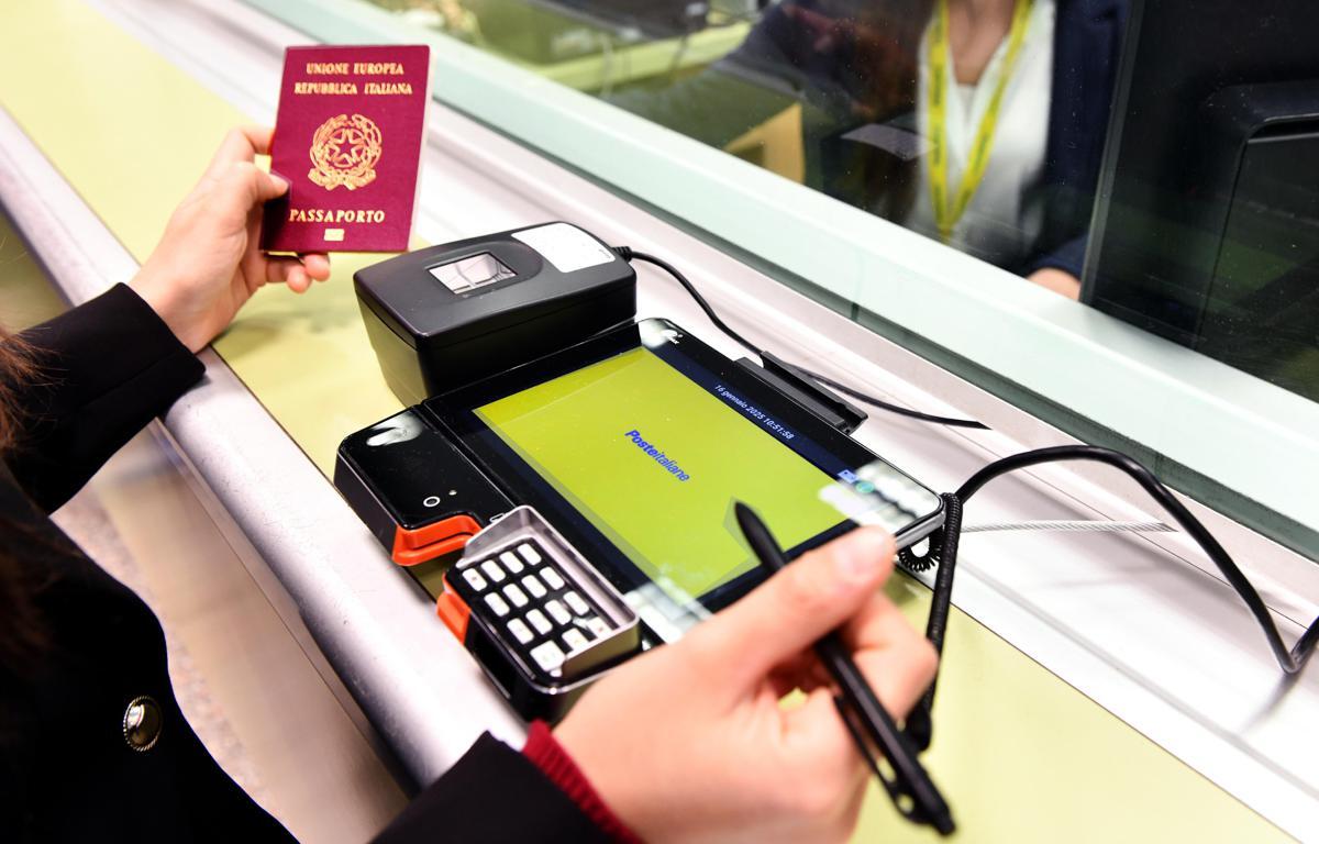 Poste, oltre 256 mila richieste gestite per rilascio passaporti - 