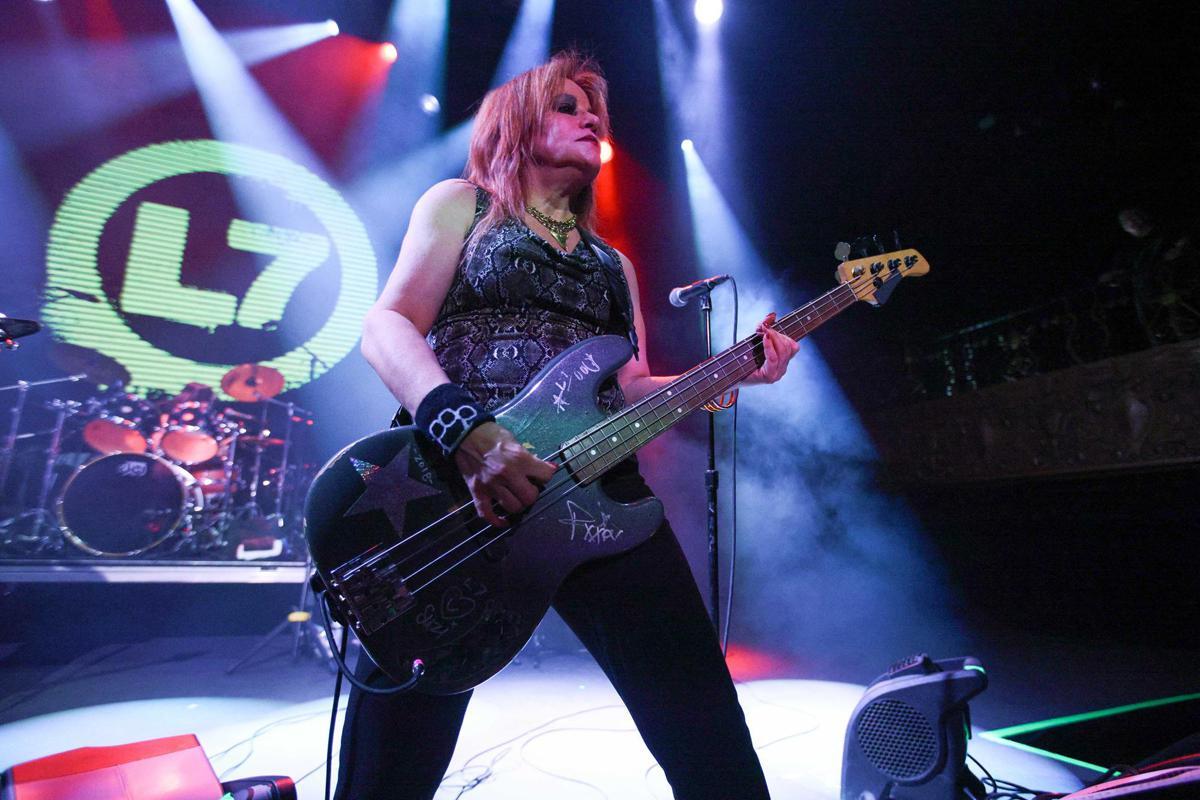E' morta Jennifer Finch, la bassista delle L7 aveva 59 anni - 