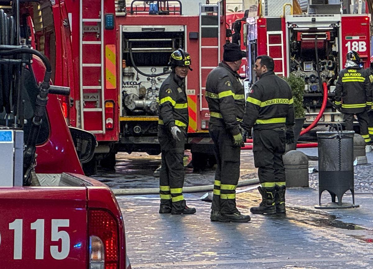 Palermo, 53enne ucciso a coltellate: uomo si barrica in casa, apre il gas e minaccia di far esplodere il palazzo - 