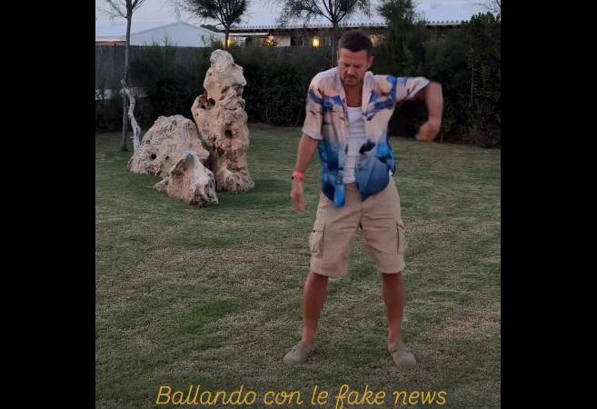 Cattelan non sarà a 'Ballando con le Stelle', la smentita arriva via social - 